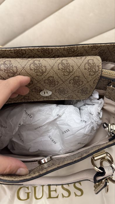 Продам сумку Guess читать описание