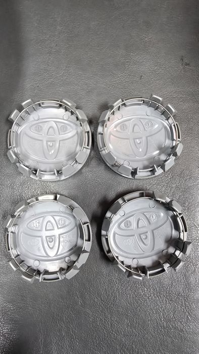 Колпачки на диски тойота