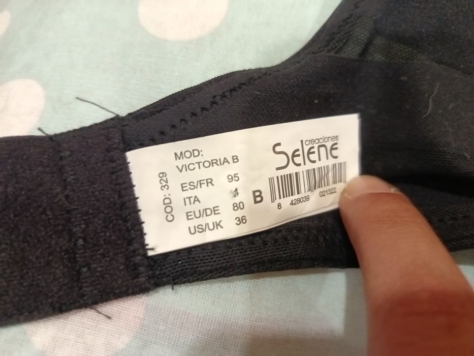 Чисто нов, черен Сутиен 80B