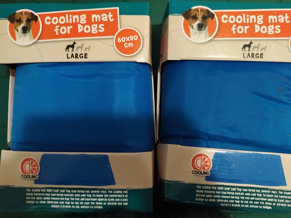 Хранилка с таймер за кучета и котки.