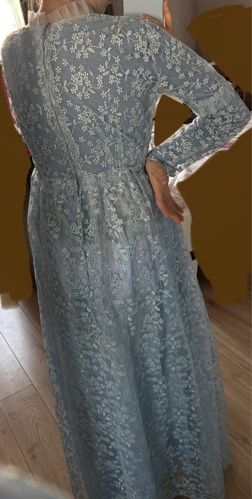 Голубое вечернее платье