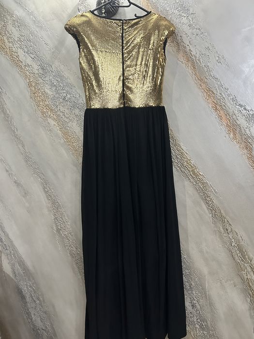 Rochie sirena din dantela roz cu pene