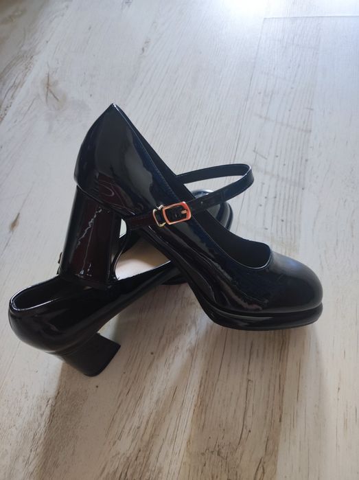 Pantofi negri de lac noi (nepurtați)