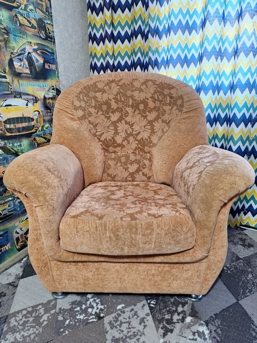 Гарнитур тройка. Кресло не развивается, диван тройка и диван двойка.