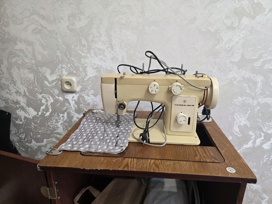 Продам швейную машинку