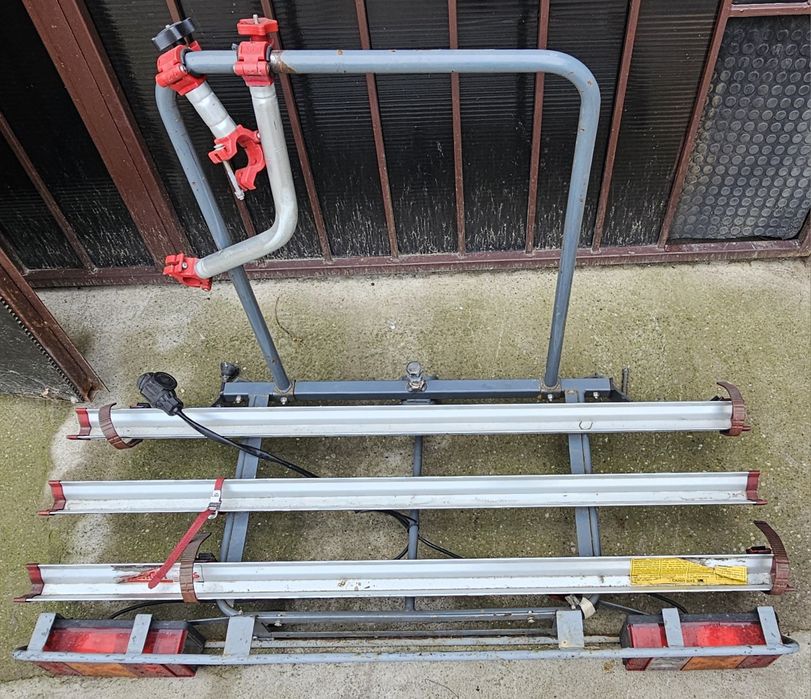 Suport auto pentru 3 biciclete