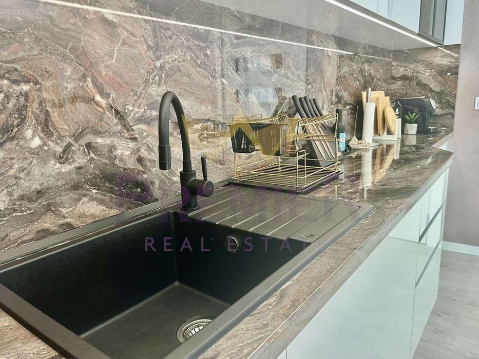 Дава се под наем Двустаен апартамент в Варна, Младост 1 - 65 кв.м за 612 € - Снимка #2