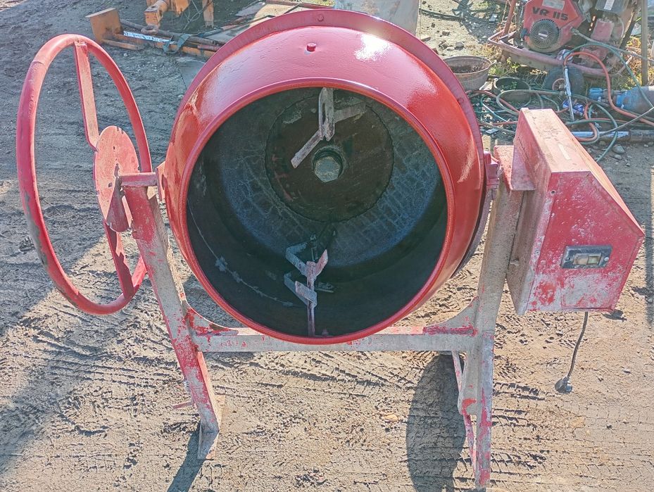 Betoniera braco 140l