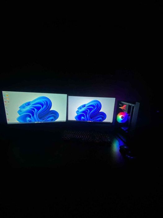 Геймърски компютър Ryzen 5 5600 RX 6600 16GB + 2 монитора Периферия