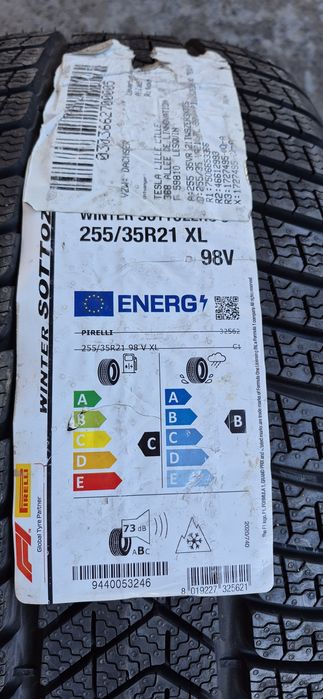 4 anvelope iarna noi  Pirelli,255/35/21,dot 2022.Pretul este pe bucata