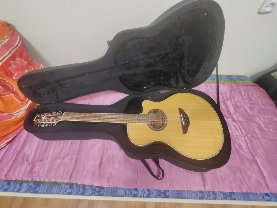 Электроаккустическая гитара Yamaha APX 700-12NT