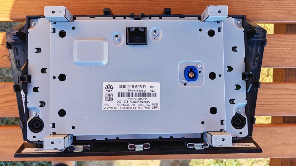 Display navigatie cu rama Passat B8