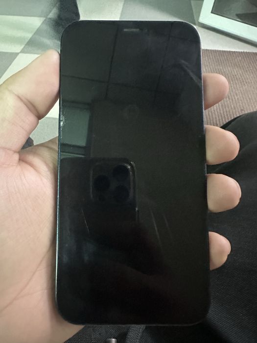 Продам Iphone 12