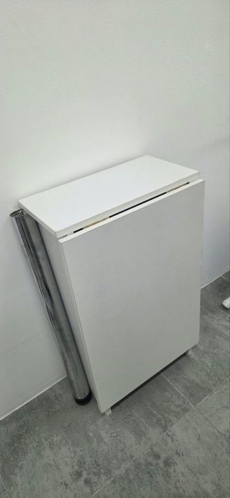 Продам маникюрный стол