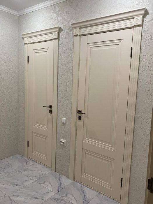 Установка дверей и ламината