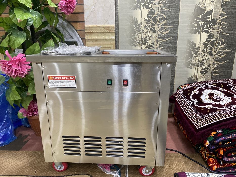 Muzqaymoq apparat (Ice roll machine) Ice roll yasaydigon apparqt. Yang
