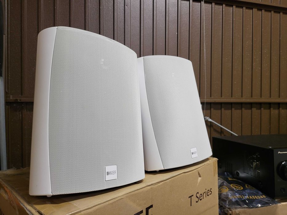 Аудио система KEF с Pioneer SC-2022 7.2 ресийвър, T2 съб, Q650c център