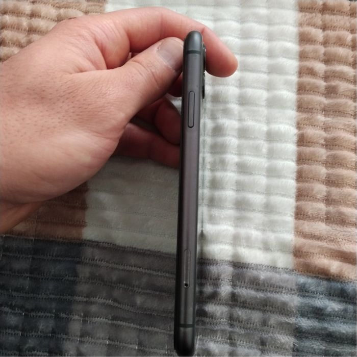 Продам айфон 11.