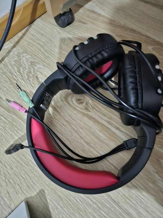 Vând tastatura cu maus si căști  si douo mufe  si încă o tastatura pe