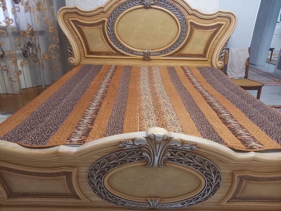 Продам спальный гарнитур