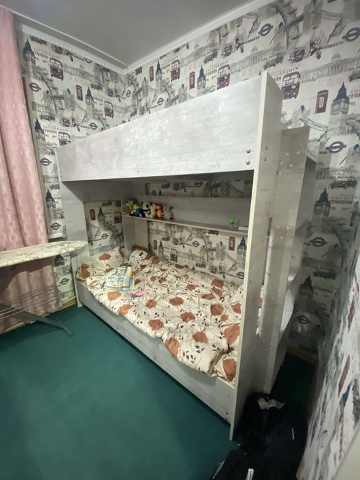 Кровать двухярусная.