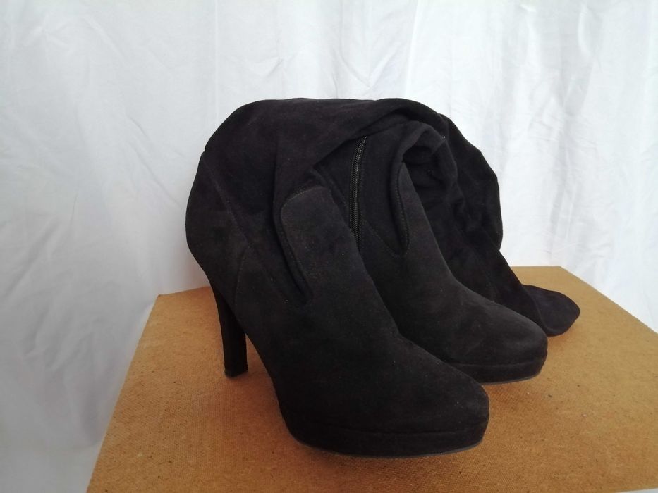 Елегантни дамски ботуши над коляното; с ток и платформа номер 40