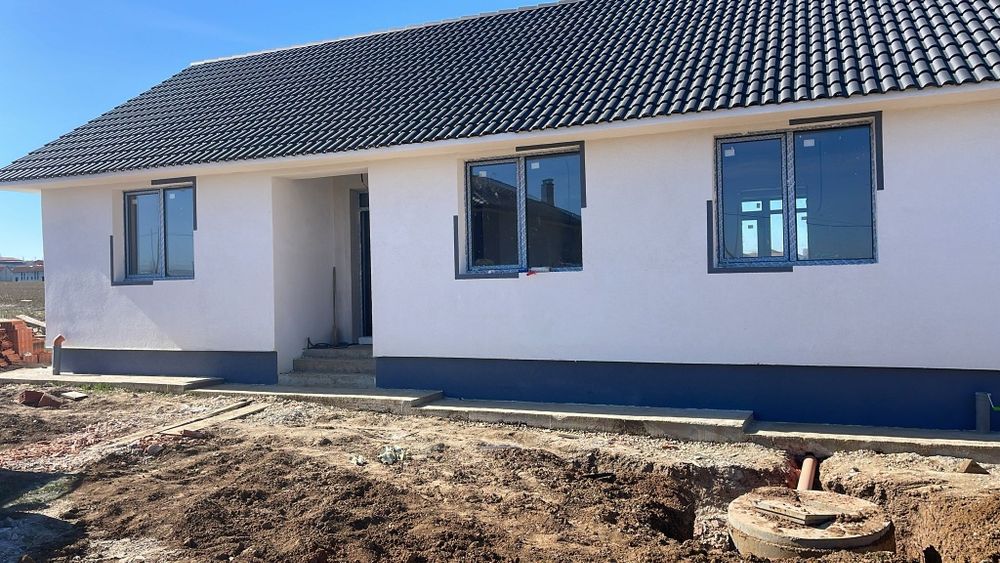 Casă de vânzare semi finisată în Paleu