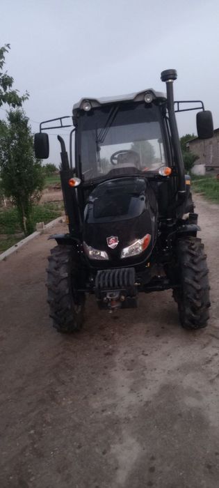 Farmlead 504 traktori sotiladi