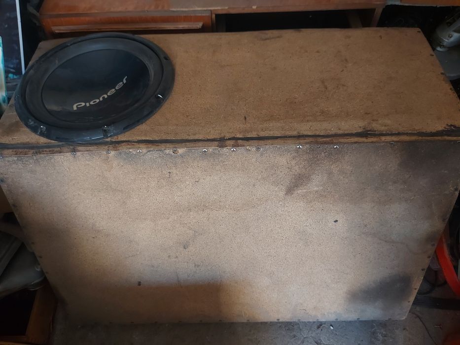 Продам большой сабвуфер с усилителем !