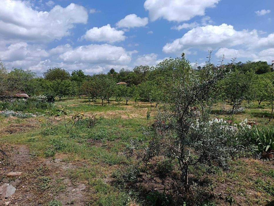 Двуетажна масивна къща в село Левка