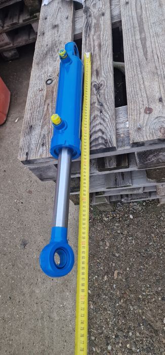 Cilindru hidraulic plug reversibil preț 550 lei se poate trimite prin