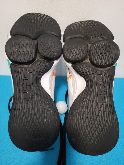 Ghete baschet Nike Lebron Witness V mărimea 43 stare foarte bună