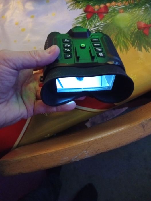 Binoclu digital cu un zoom foarte puternic și cu night vision