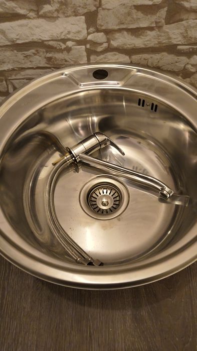 Кухненска мивка със смесител