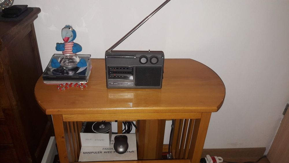 Se vinde radio de colecție RFT.