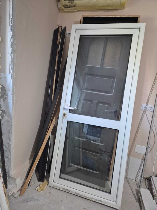 Ușa de termopan din aluminiu