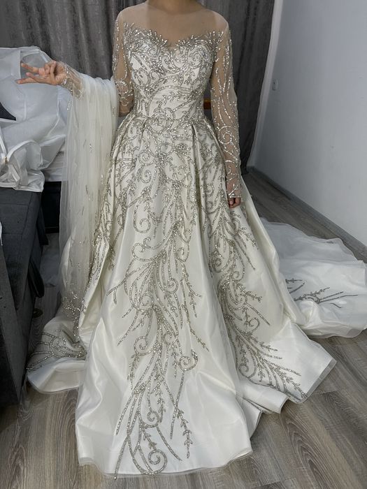 Туй либослари сотилади индийский тошли