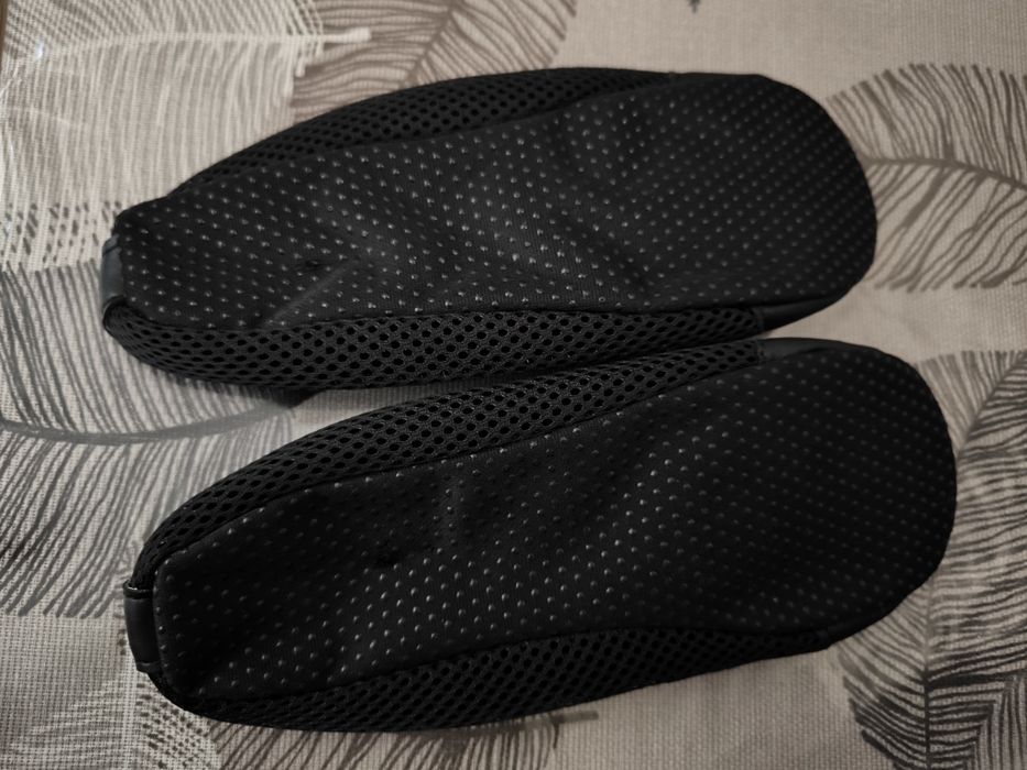 Чешки новые, мальчику-девочке.