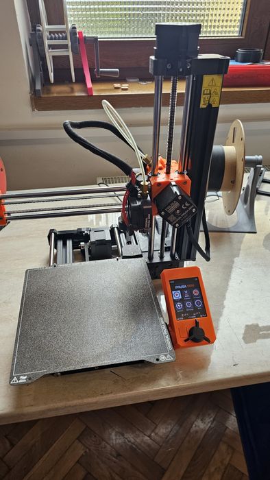 Imprimante 3D Prusa Mini+ (4 buc) + Sunlu Dryer S2 (2 buc) – întreținute, ideale pentru business / hobby