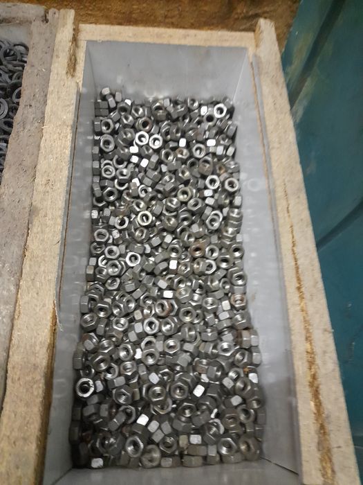 Болтове,гайки,шайби и зегерки