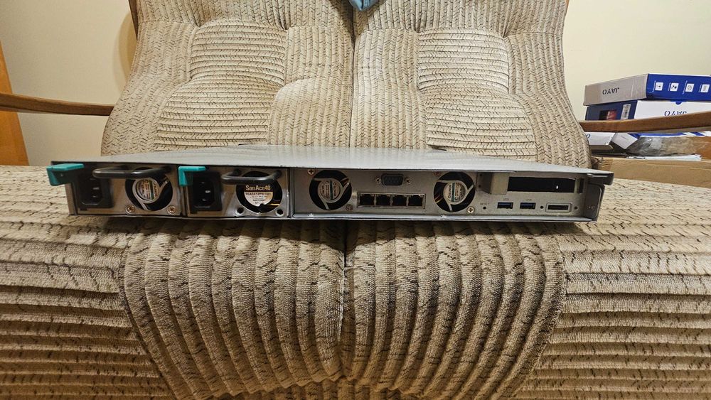 Server NAS Synology rs818rp+