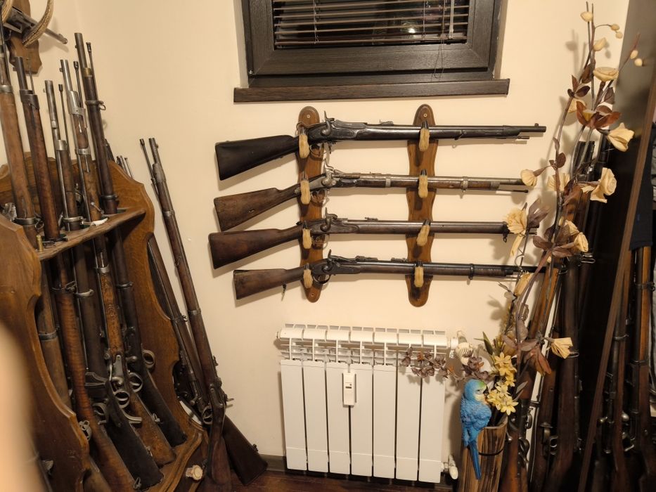 Автоматична пушка, револвер, пистолет. Масивни нестрелящи реплик