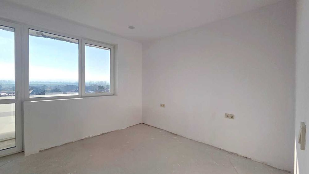 Четиристаен апартамент в Елин Пелин