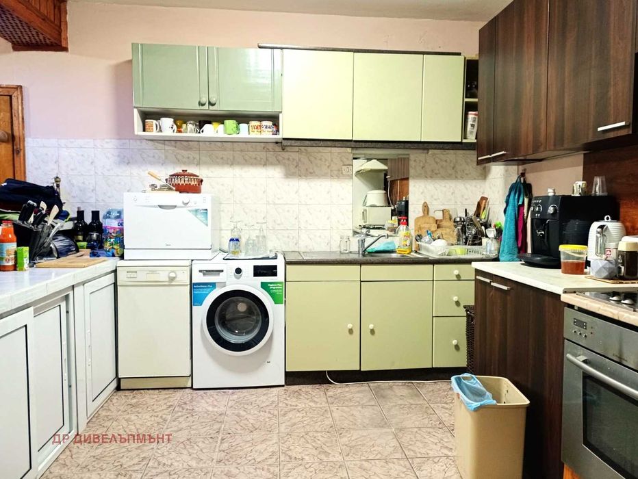 Продава се Къща в с. Житен, Област София-град - 335 кв.м за 939 €/кв.м - Снимка #2