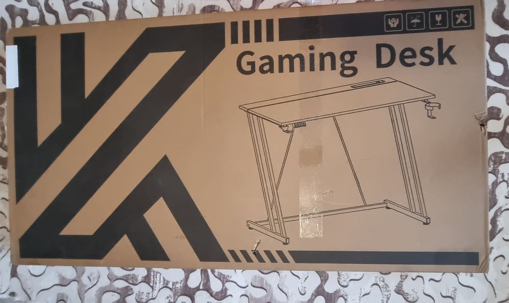 Геймърско бюро  с  LED осветление