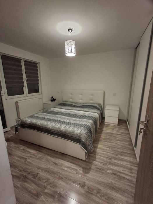 Partament 3 camere etaj 2 din 4 zona centrala