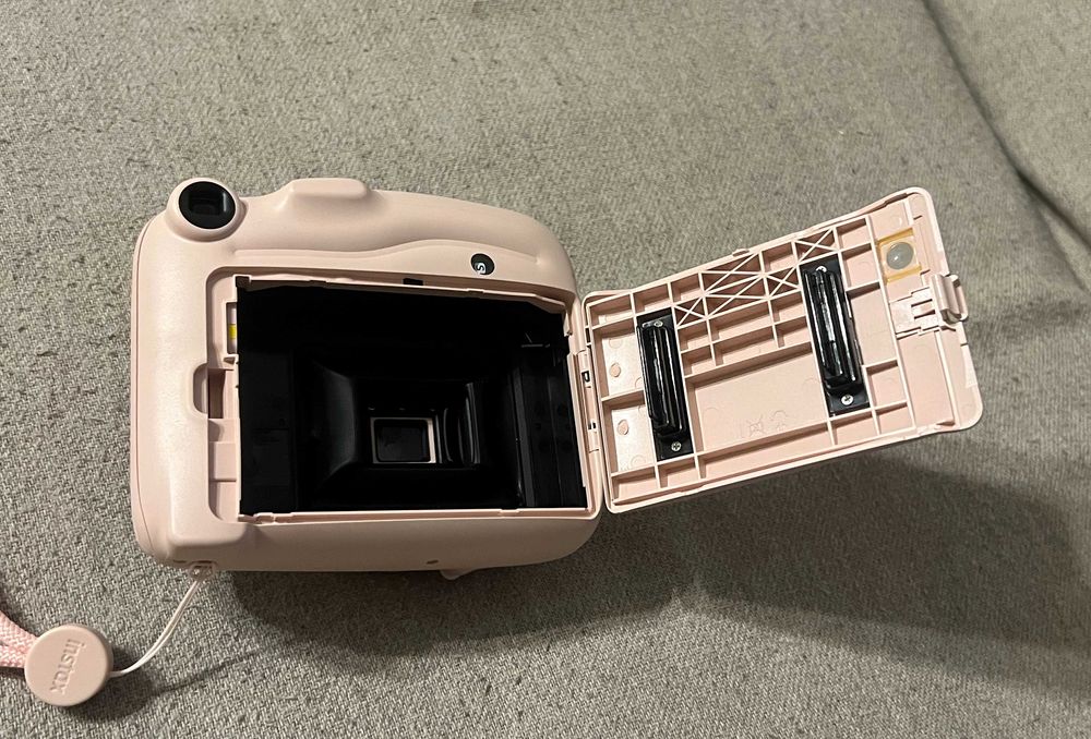 Aparat foto instant Fujifilm Instax Mini 11 roz complet functional