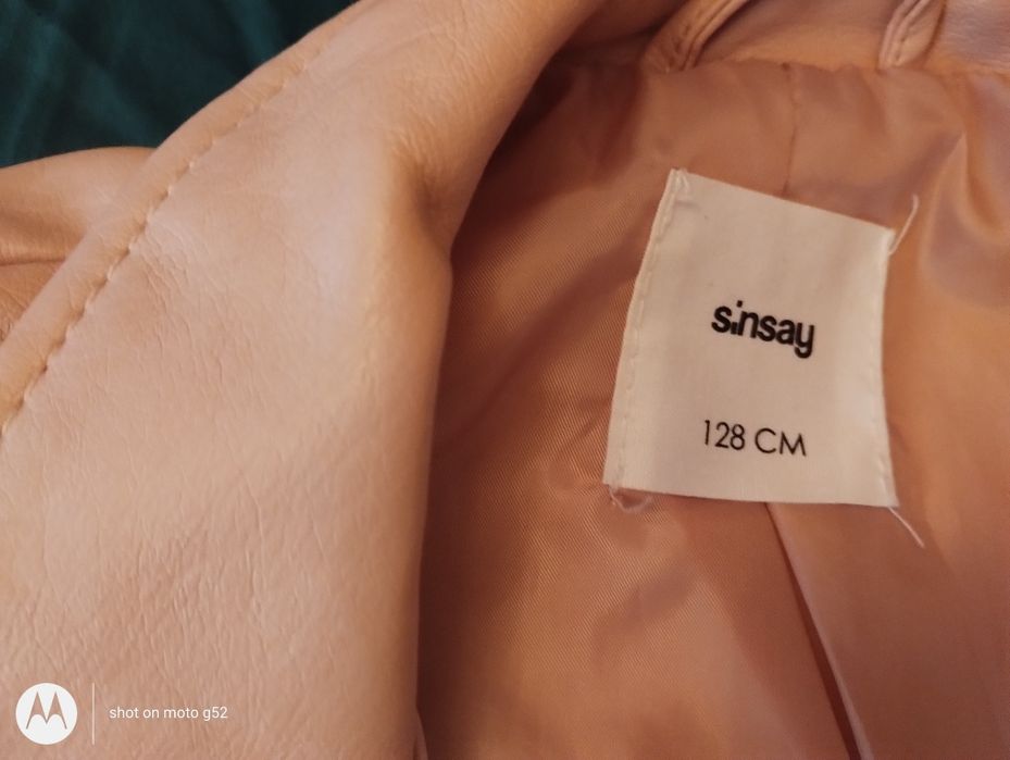 geaca piele ecologica ros  si tricou asortat