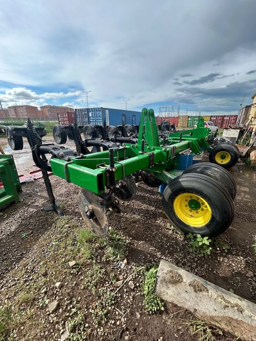 Глубукорехлитель 2100 John Deere