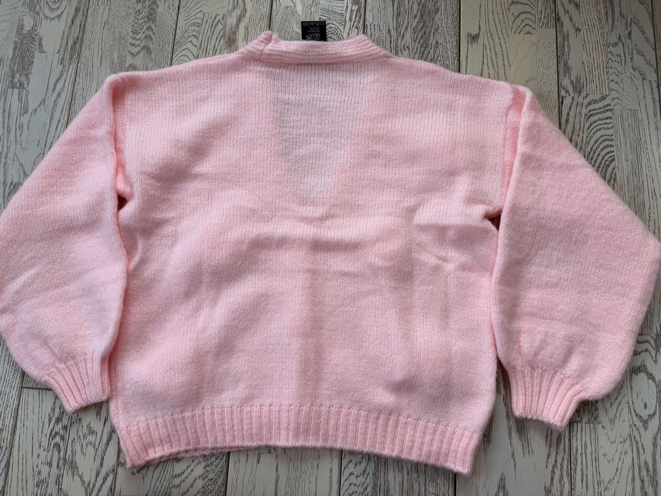 Розова жилетка с релефни цветя